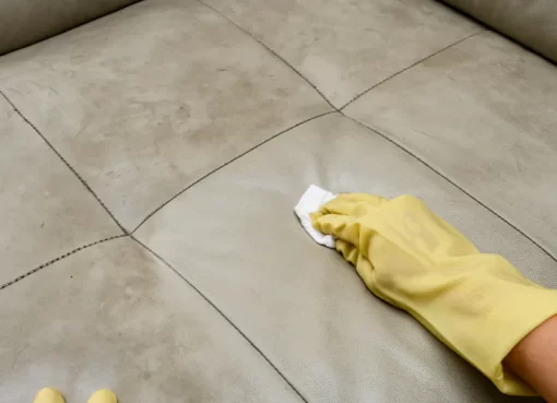 وداعا للأوساخ والبقع! رحلة تنظيف الكنب خطوة بخطوة تنظيف الكنب